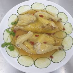 A picture of Chinese Herbs Chicken 药材鸡.