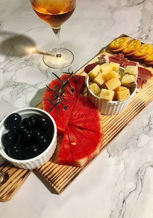 Hình của món Cheese Plate - Thịt nguội và phô mai.