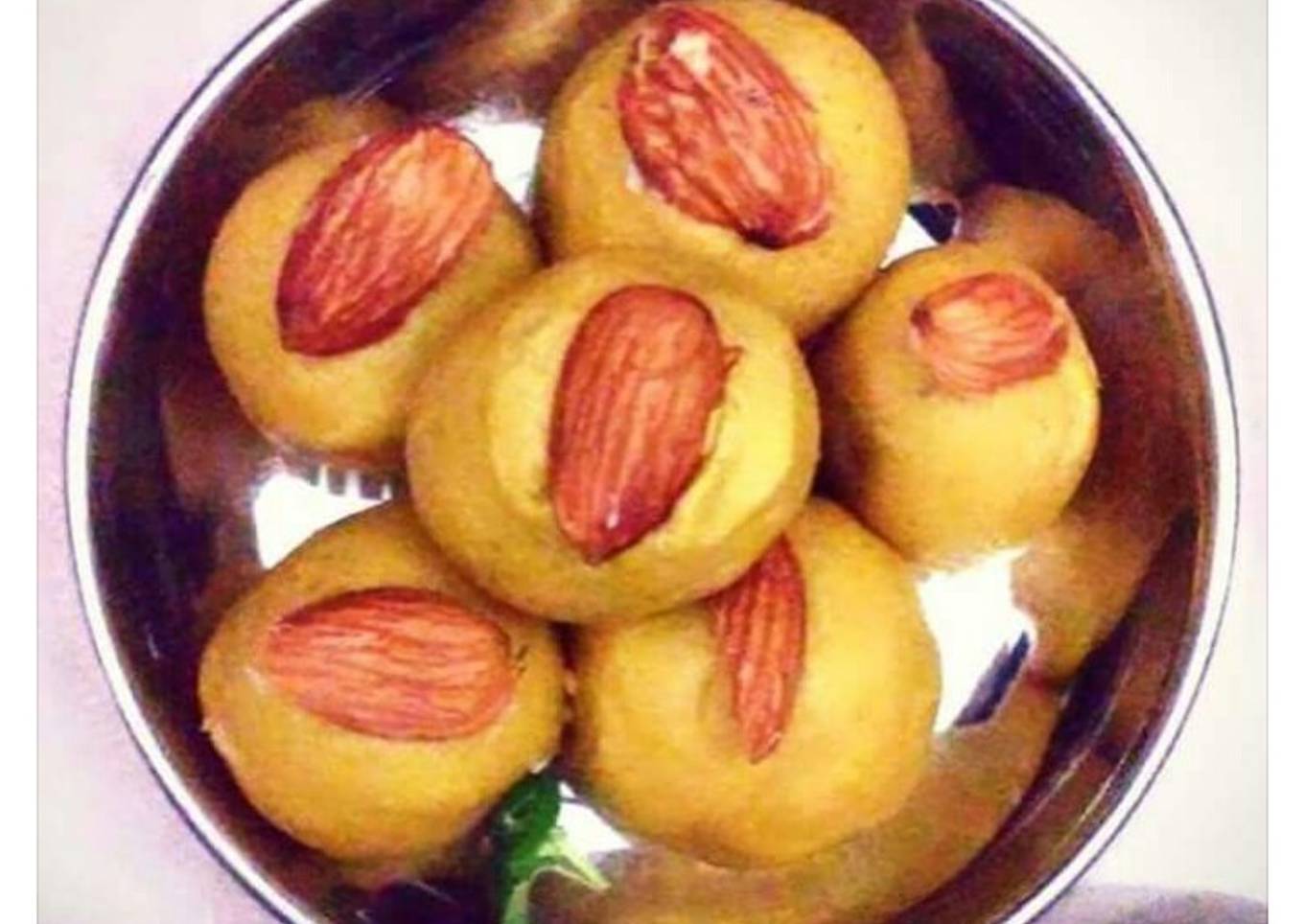 Besan laddoo