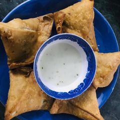 A picture of Aalu ke samosay.