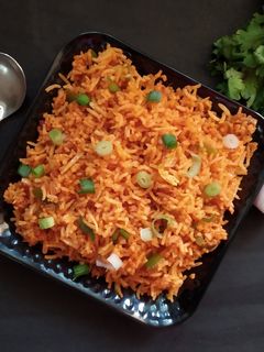સેઝવાન રાઈસ (Schezwan Rice Recipe In Gujarati) રેસીપી મુખ્ય ફોટો