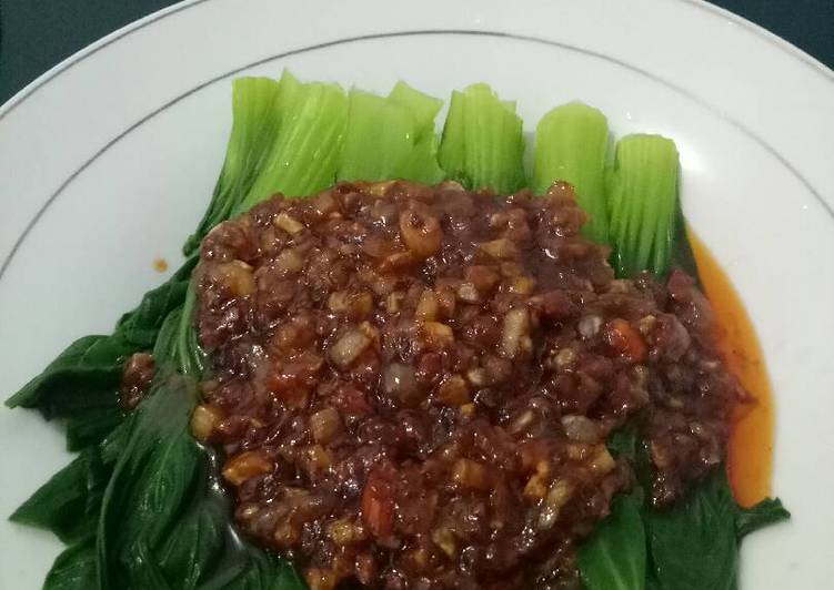 Pokcoy siram bawang putih daging cincang