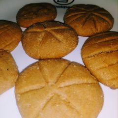 A picture of Wheat flour biscuits (without oven).