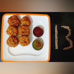 A picture of Tuvar stuffed kachori.