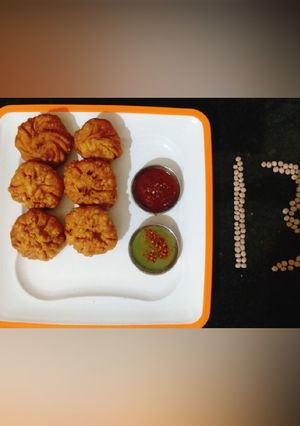 A picture of Tuvar stuffed kachori.