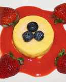 Helado de yogurt con mango y salsa de frutilla. JON STYLE