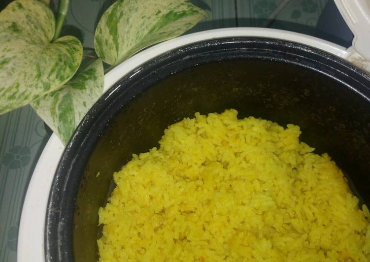 Bagaimana Menyiapkan Nasi kuning fiber cream, Enak