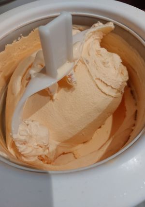Une photo de Glace au Grand Marnier et écorces d'orange confites