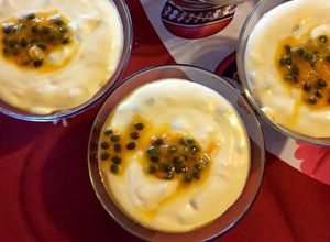 Una foto de Mousse de Maracuyá