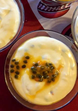 Una foto de Mousse de Maracuyá