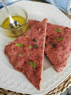 Una foto de Focaccia de remolacha