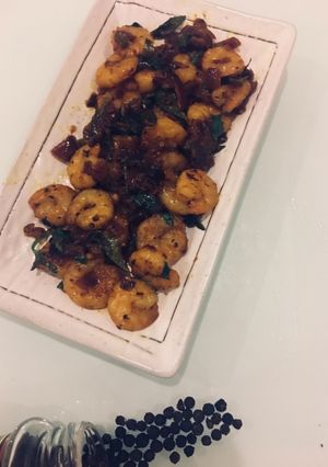 A picture of Shrimp in black pepper sauce.