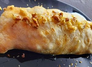 Una foto de Strudel de manzana 🍎con nueces 🐿
