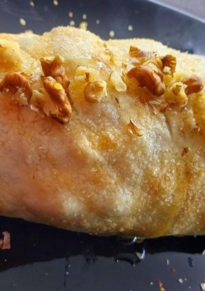Una foto de Strudel de manzana 🍎con nueces 🐿