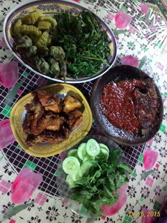 Foto resep ayam goreng ungkep dan sambal terasi