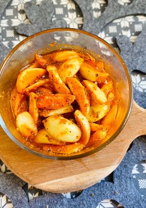 A picture of Garlic Pickle.