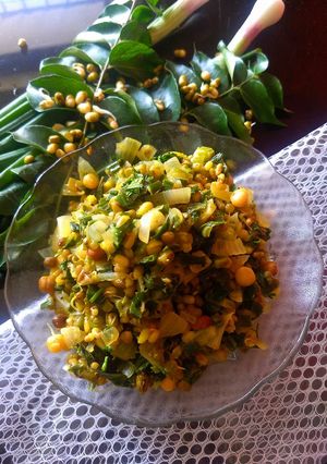 A picture of Spring onion with sprouts.