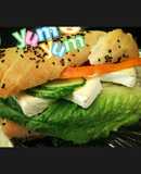 Σάντουιτς με έτοιμη μπαγκέτα, τυρί μπρι, ντομάτα, μαρούλι & σως ✨ στα γρήγορα ✨