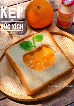 Hình của món Sandwich kẹp xúc xích phômai rau củ.