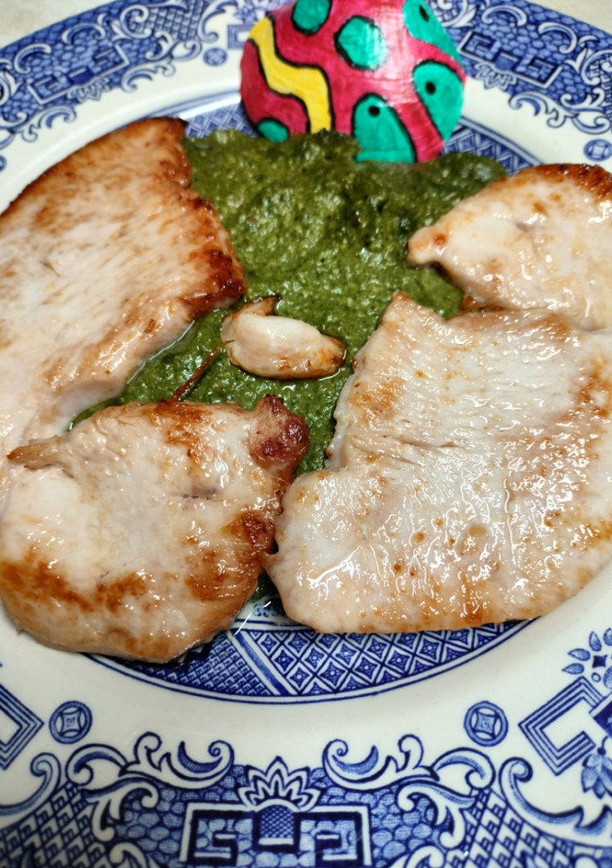 Una foto de Filete de pavo con salsa de espinacas y limón