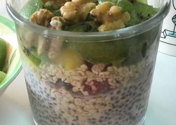 Smoothie de chía con fruta y nueces