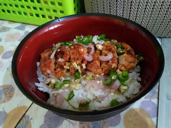 Cara Membuat Rice bowl Ayam panggang sereh daun jeruk + sambal matah cabe ijo Bahan Sederhana