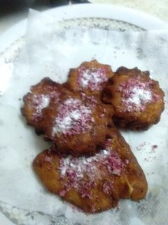 रवा और मैदे की मीठी टिक्की (rava aur maide ki meethi tikki recipe in hindi) रेसिपी मुख्य फोटो