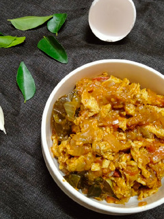 அவித்த முட்டை கிரேவி (Muttai gravy recipe in tamil) செய்முறை முக்கிய புகைப்படம்