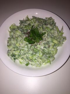 صورة لوصفة سلطه خيار خس بالصوص🥒😋