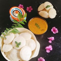 A picture of Leftover rice idli 😋❤️.