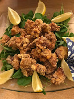 Una foto de Tori no Karaage (pollo frito japonés)