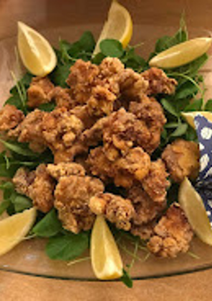 Una foto de Tori no Karaage (pollo frito japonés)