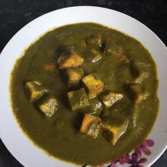 A picture of Spinach paneer gravy.