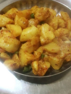 भुने हुए आलू (bhune huye aloo recipe in Hindi) रेसिपी मुख्य फोटो