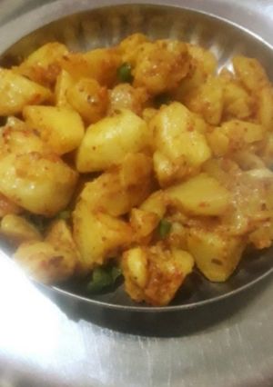भुने हुए आलू (bhune huye aloo recipe in Hindi) रेसिपी मुख्य फोटो