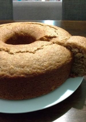 Una foto de Torta integral de banana y mandarinas