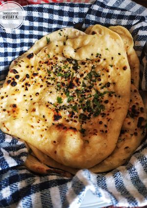 রসুন নান(Garlic Naan recipe in bengali) রেসিপির প্রধান ছবি