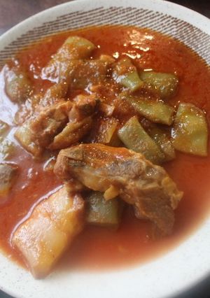 Foto principal de Costillas con judías verdes en olla de barro