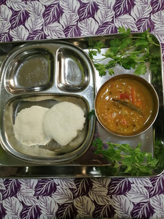 இட்லி, பாசிப்பருப்பு சாம்பார் (Idli paasiparuppu sambar recipe in tamil) செய்முறை முக்கிய புகைப்படம்