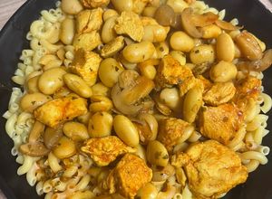 Une photo de Feijoada de Frango – mijoté de haricots blancs, poulet & légumes