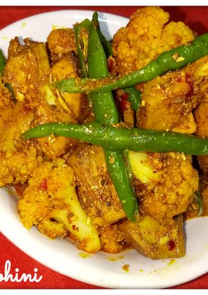 A picture of Gobi kathal ka achar.