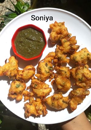 राजस्थानी मूंग दाल पकौड़े (Rajasthani moong daal pakode recipe in hindi) रेसिपी मुख्य फोटो