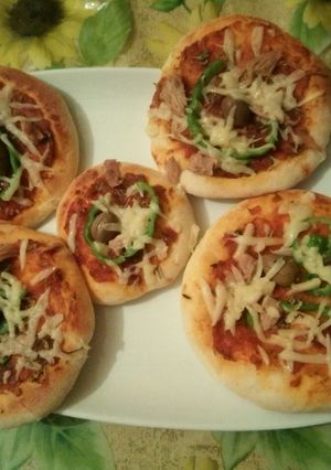 Une photo de Mini pizza au thon 🇩🇿