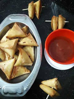 મીની સમોસા (Mini Samosa Recipe in Gujarati) રેસીપી મુખ્ય ફોટો