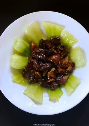 A picture of Bokchoy & Shitake Mushrooms.