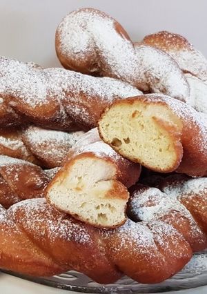 O poză a rețetei Gogoși răsucite, împletite, spiralate.