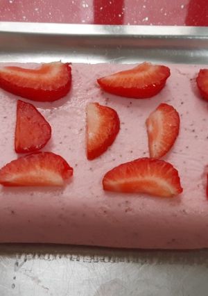 Foto principal de Pastel de fresas sin horno, sin harina y sin azúcar