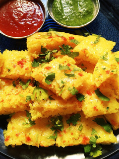 लाइव ढोकला (Live Dhokla recipe in Hindi) रेसिपी मुख्य फोटो