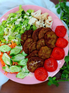 عکسی از دستور کتلت گوشت و سیب زمینی (چالش جعبه اسرار آمیز: پیاز، سیب زمینی و آرد)