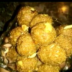 A picture of Wheatflour jaggery balls punjabi aata pinni.